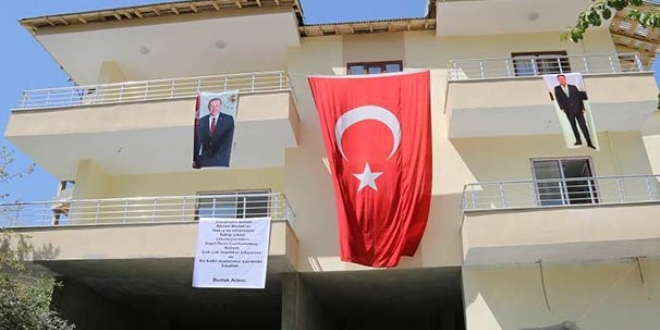Ahmet Budak'ın ailesi için yaptırılan ev teslim edildi