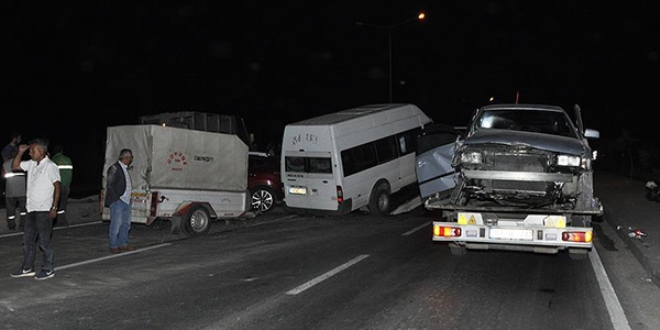 Afyonkarahisar'da trafik kazası: 11 yaralı