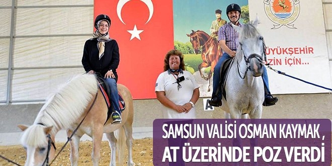 Samsun Valisi Osman Kaymak, at üzerinde poz verdi