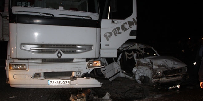 Otomobil ile tır çarpıştı: 2 ölü, 2 yaralı