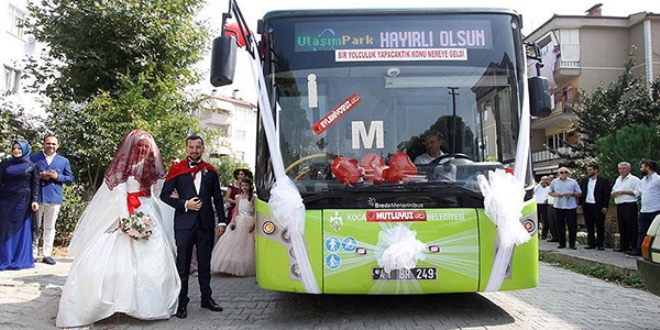 Tanıştıkları otobüs düğün araçları oldu