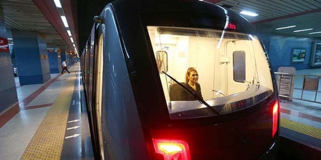Ankara metrosunun kadın vatmanları