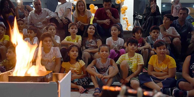 İlk ders zilini okul bahçesinde sabahlayarak karşıladılar