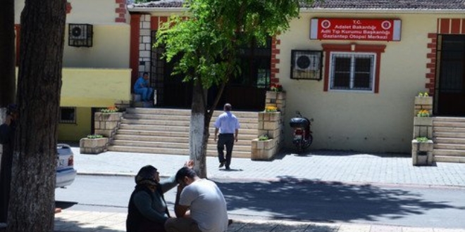 Burdur'da av tüfeğiyle başından vurulan genç kız öldü