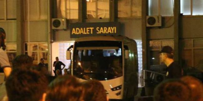 Nizamiyede görevlendirilen 9 harp okulu öğrencisi tutuklandı