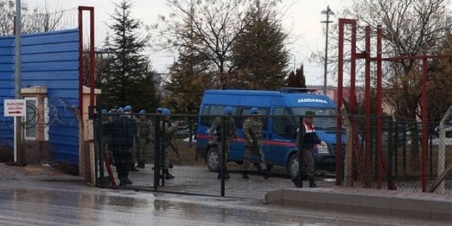'Yarbay tanka yaklaşan sivile ateş etti'