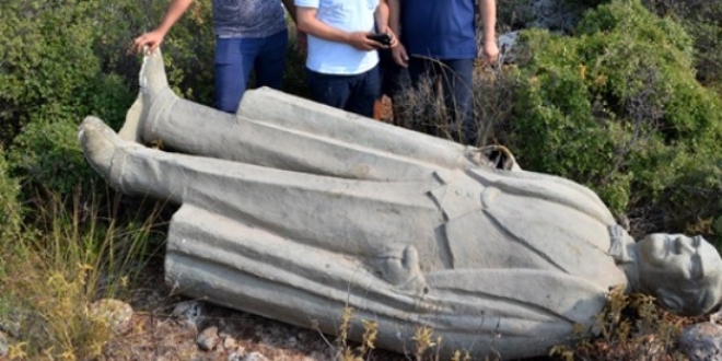 Ormana atlan Atatrk heykeli Belediye'ye ait kt