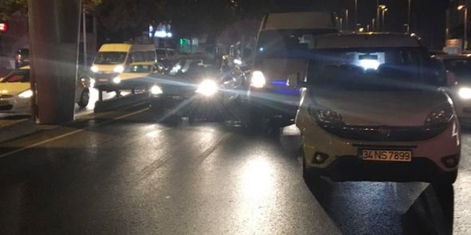 Servis şoförü bonzai içti, üç arabaya çarptı