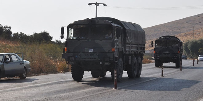 Sınıra askeri araç takviyesi sürüyor
