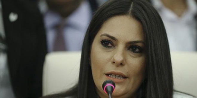 'Kadına, her türlü ayrımcılığın hep birlikte karşısındayız'