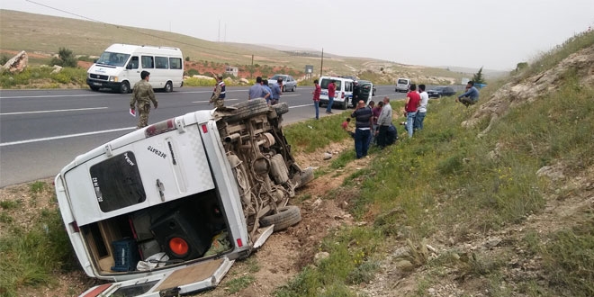 Adana'da yolcu minibs devrildi: 7 yaral