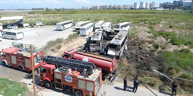 Kaynak makinesinin kıvılcımı 4 otobüsü yaktı