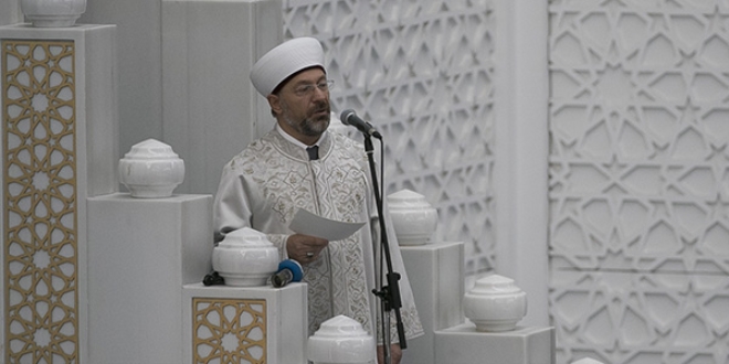 Diyanet İşleri Başkanı Erbaş cuma namazı kıldırdı
