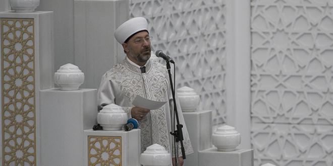 Diyanet leri Bakan Erba cuma namaz kldrd