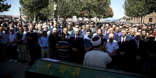 Başbakan, Cuma namazını Hacı Bayram Cami'nde kıldı