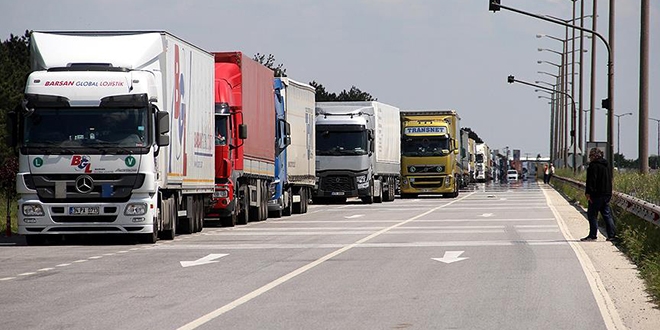 Avrupa'ya açılan sınır kapılarında tır kuyruğu