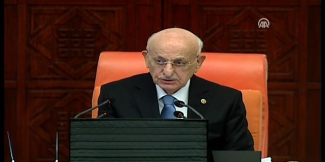Meclis'te bir ilk! Meclis Başkanı frak giymedi