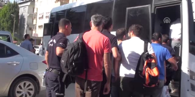 İhraç edilen memurlarında olduğu 13 kişi gözaltına alındı