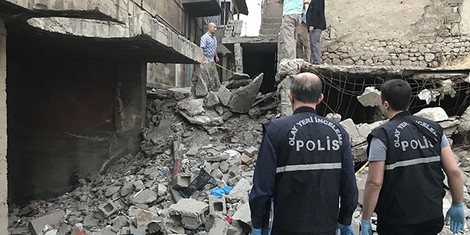 Beton duvar altında kalan 12 yaşındaki çocuk öldü