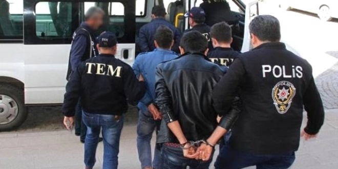 Antalya'da 5'i aa alnan 10 polis gzaltna alnd