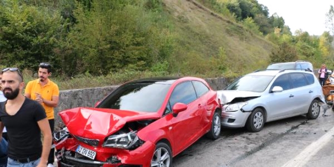 Zonguldak'ta 5 araçlı zincirleme kaza: 4 yaralı