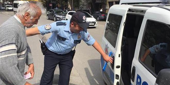 Elinde 20 bin lira ile gezen vatandaşa polis koruması