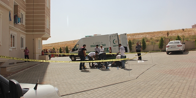 Gaziantep'te 10. kattan düşen kişi öldü