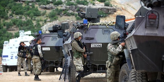 Diyarbakr'da operasyonda yaralanan asker ehit oldu