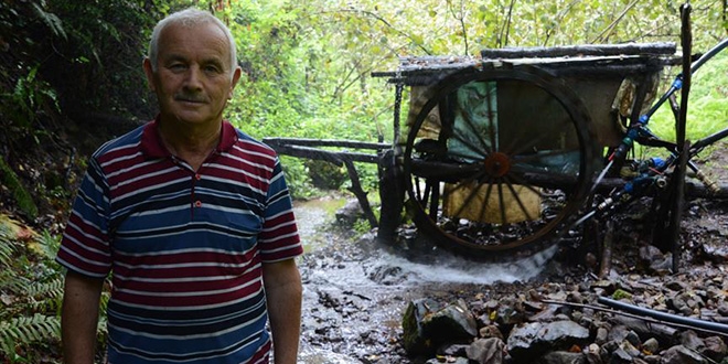 Emekli imam, kurduu sistemle kendi elektriini retiyor