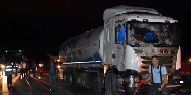 Konya'da LPG tankeri devrildi