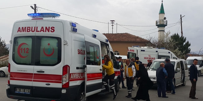 Erzincan'da düğün dönüşü trafik kazası: 5 yaralı
