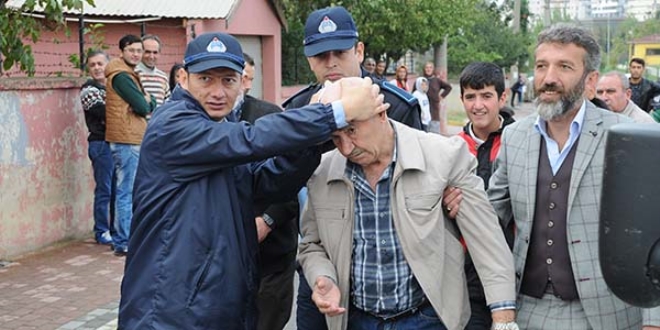 Seyircinin başına cirit sopası isabet etti
