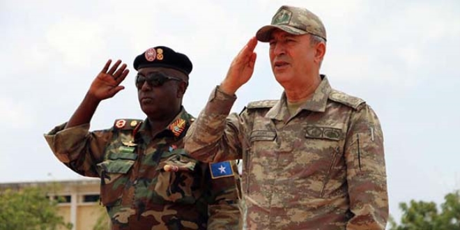 Orgeneral Akar Somali'deki Harp Okulunu açtı
