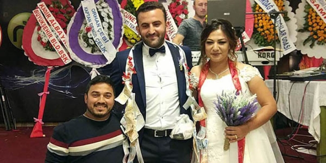 Düğünde takı yerine 'kokoreç' taktı