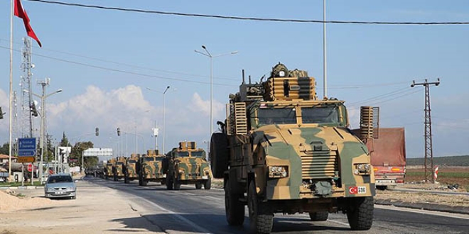 Suriye sınırına askeri sevkiyat sürüyor