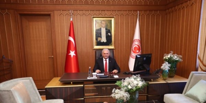 Başbakan Yıldırım, yeni makam odasında