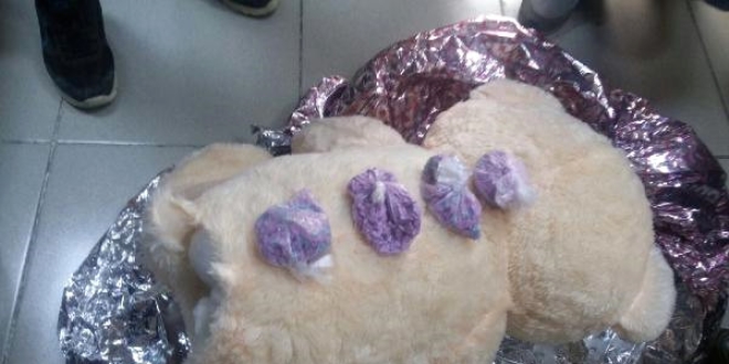 Oyuncak ayı içinde uyuşturucu madde bulundu