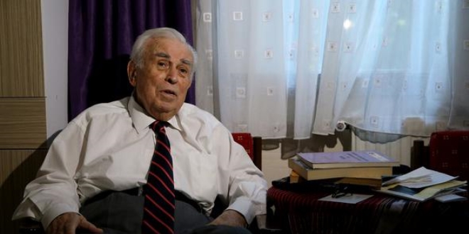 87 yaşındaki profesör ders vermeye devam ediyor