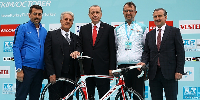 Erdoğan'a bisiklet hediye edildi