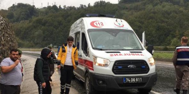 Zonguldak'ta hasta taşıyan ambulans kaza yaptı