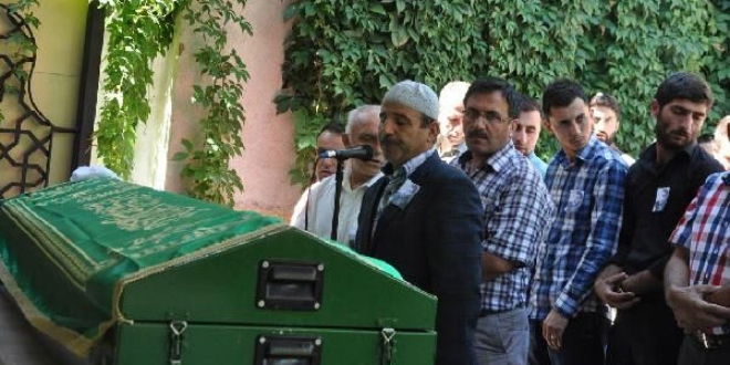 İmam hatip lisesi müdürü baba, oğlunun cenaze namazını kıldırdı