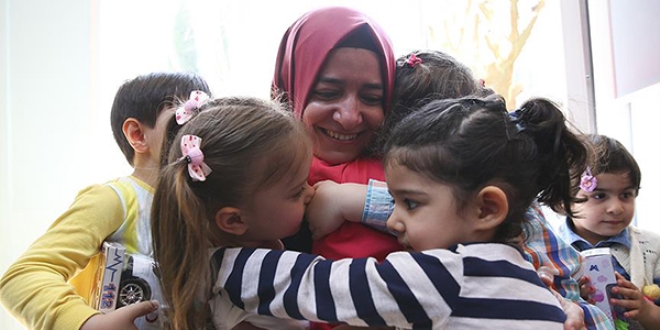 'Çocuklar sevgi dolu yürekleriyle insanlığın umududur'