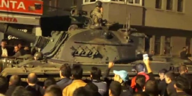 'Bu tanklar çıkacak. Gerekirse ateş ede ede çıkacak'
