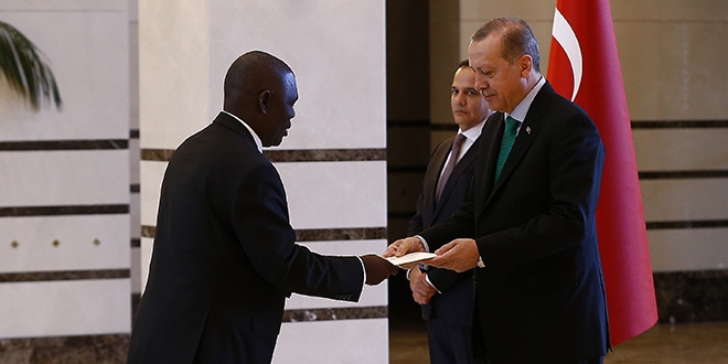 Uganda'nn Ankara Bykelisi gven mektubunu sundu