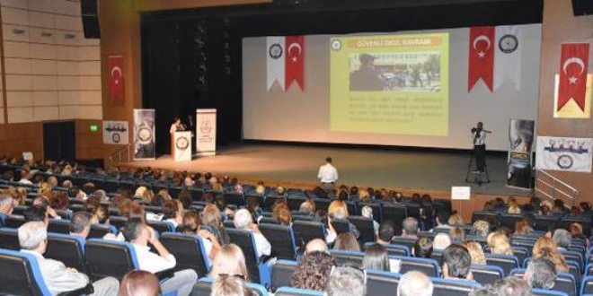 Emniyetten 'güvenli okul' konferansı