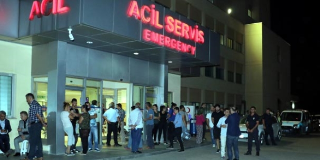 Yaya geçidinden geçen polis memuruna otomobil çarptı