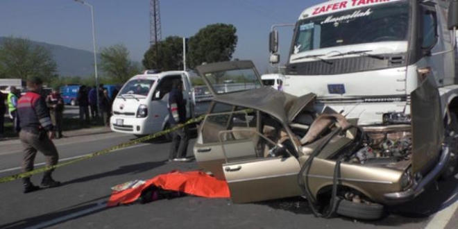 Konya'da iki otomobil çarpıştı: 2 ölü, 1 yaralı