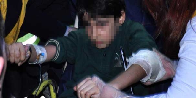 Başına askı saplanan öğrenci hastaneye kaldırıldı
