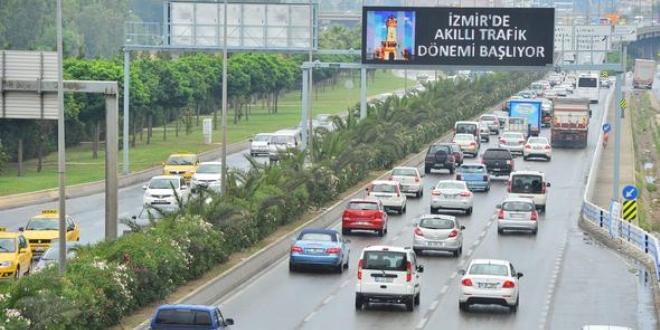 İzmir'de 'Akıllı Trafik Sistemi' devreye girdi