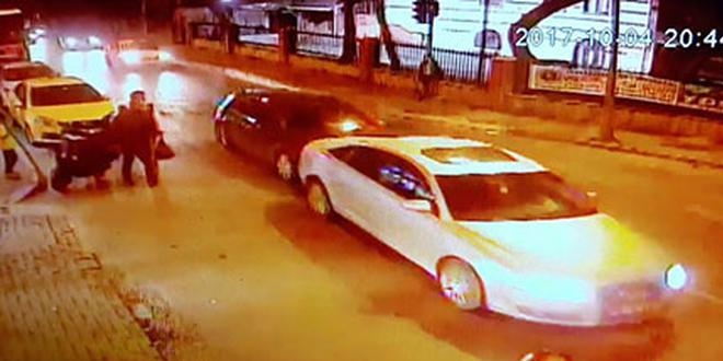Kalp krizi geçiren öğretim üyesi önce arabaya sonra adama çarptı